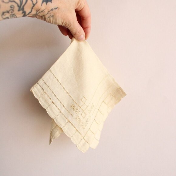 Vintage 1940s Handkerchief, Ivory Linen Natural Plant Hand Dyed Hankie, OOAK - Picture 10 of 10